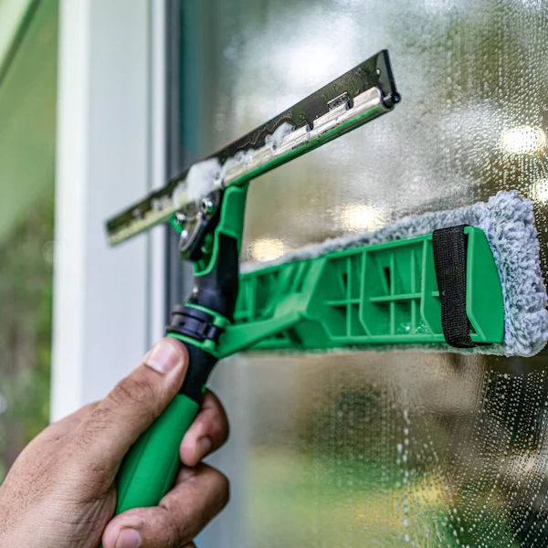 Unger VisaVersa Squeegee with Washer 14″ and 18" - Image 5