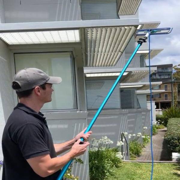 Wagtail Water Fed Wave Squeegee - Image 4