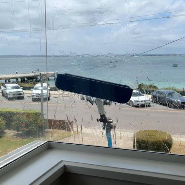 Wagtail Water Fed Wave Squeegee - Image 6